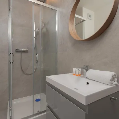 Powstańców Warszawskich By Renters Apartament *